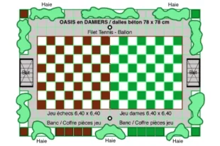 Oasis en Damiers – Un espace extérieur polyvalent avec jeux d’échecs et de dames géants, terrain de tennis-ballon et bancs-coffres pour les pièces de jeu.