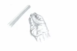 Dessin au crayon d’une main fermée en signe de réclamation, comme prête à protester ou à s’exprimer avec fermeté, symbolisant la lutte pour une langue plus juste et accessible.