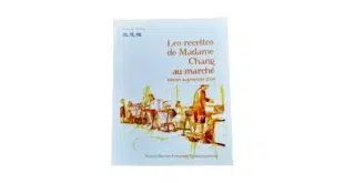 Couverture du livre Les recettes de Madame Chang au marché sur fond bleu, avec illustration d’un marché.