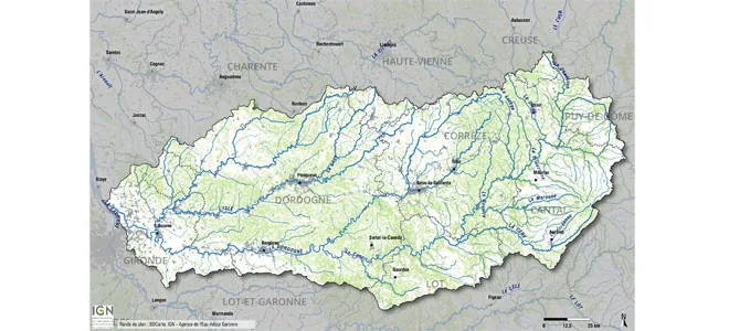 Carte des bassins-versants en Corrèze, montrant les cours d'eau principaux tels que la Vézère et la Dordogne. L'image illustre les frontières naturelles de la gestion des ressources hydriques évoquées dans l'article, en soulignant l'importance de la coopération interrégionale pour une gestion durable et efficace de l'eau.