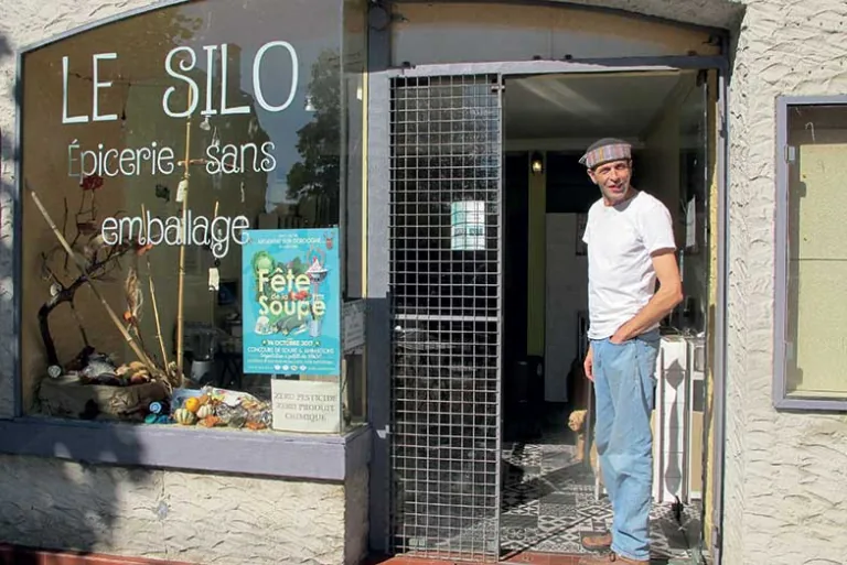 Photographie de la devanture de l'épicerie sans emballage Le Silo