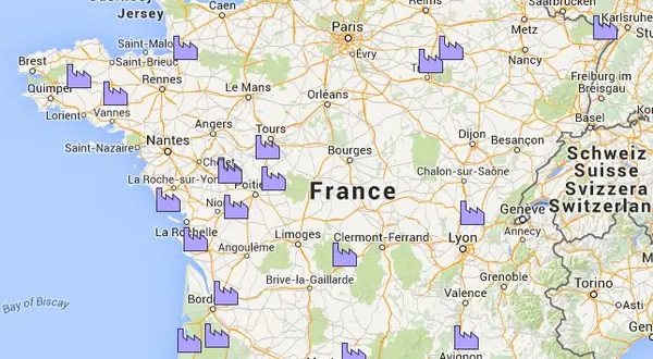 Carte de France couverte de repères signalant les projets d’élevage industriel
