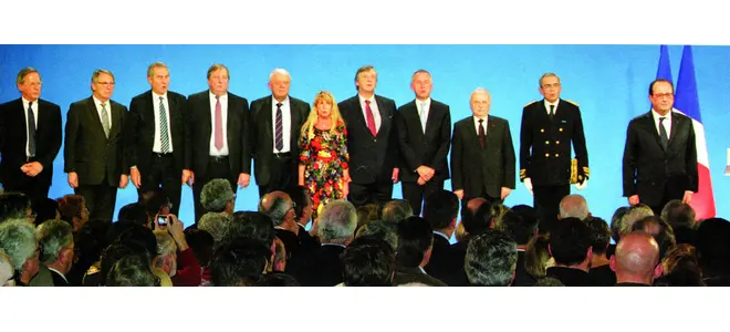 Photo : la cérémonie des vœux du président à Tulle, rangée d’élus en costume