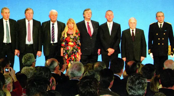 Photo : la cérémonie des vœux du président à Tulle, rangée d’élus en costume