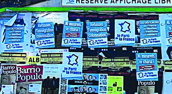« Fachos affichage » : photo prise à Tulle, zone de Cueille, le 21 juin 2015