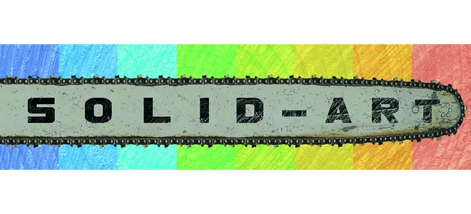 Bannière de Solid’art : des lettres découpées dans un guide de tronçonneuse.