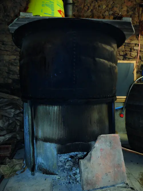 Le chaudron au feu de bois