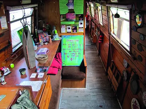 L’intérieur de la péniche Gadabout