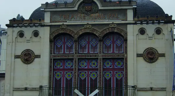 Le Père Noël gonflable du théâtre de Tulle : prix de la déco la plus pourrie 2014