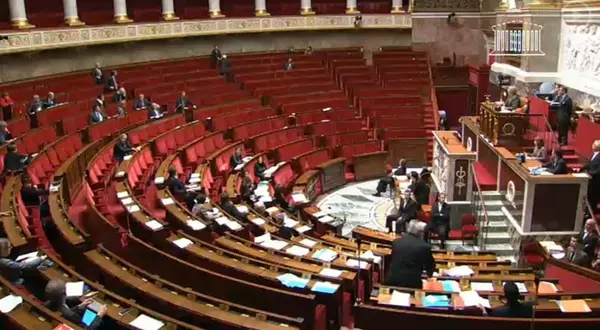 Le calme de l’hémicycle : 433 députés absents