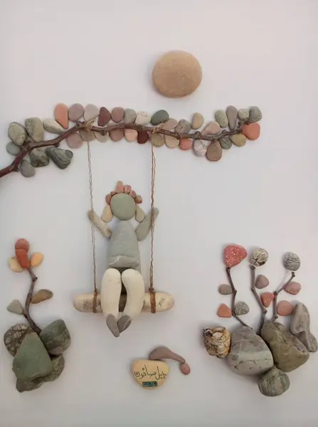 Sculpture de galets du sculpteur syrien Nizar Ali Badr