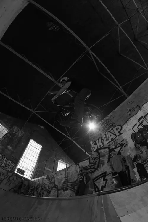 Riders au skatepark