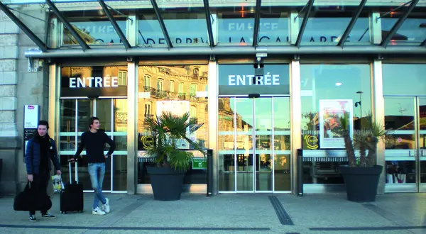 Le parvis de la gare de Brive