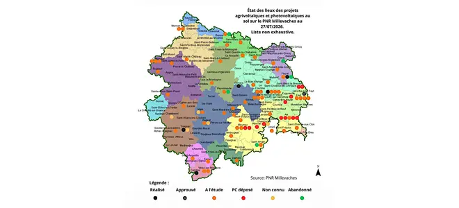 Carte de la Corrèze colorée par communes, illustrant les projets photovoltaïques recensés sur le territoire du PNR de Millevaches (carte traitée par APNE Alleyrat)